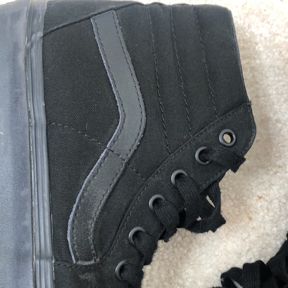 Men’s Vans Mid Top Skateboard Sneakers - Picture 2 of 8